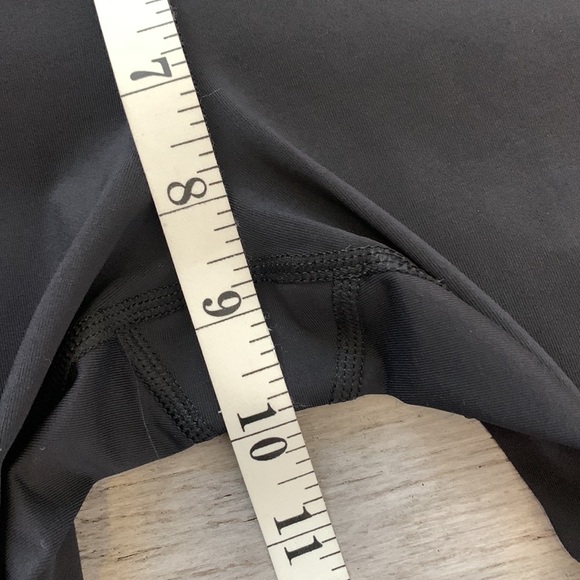 Lululemon Inspire Crop II
Black / Wee Are From Space Parfait Pink Sz 6 - Picture 10 of 17